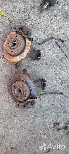 Поворотный кулак Peugeot 206