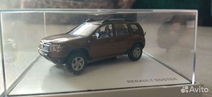 Модель автомобиля 1х43. Рено Дастер