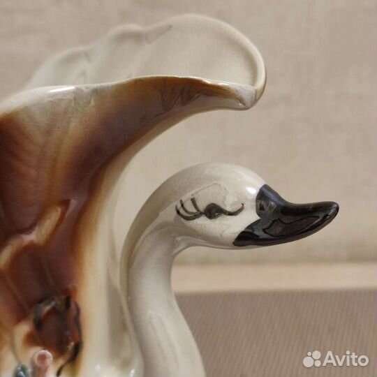 Ваза Лебедь