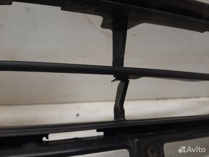 Решетка бампера передняя правая Toyota Land