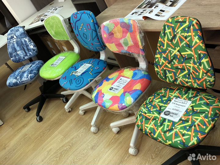 Компьютерное кресло с подставкой для ног