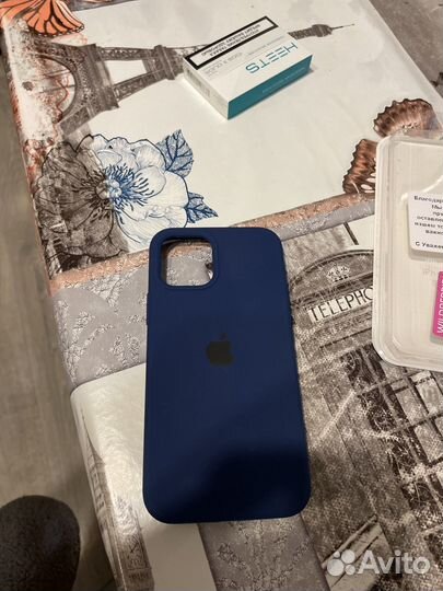 Чехол на iPhone 12