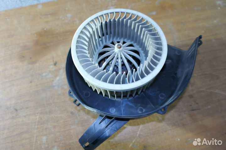 Моторчик отопителя печки Skoda Fabia (1999-2004)