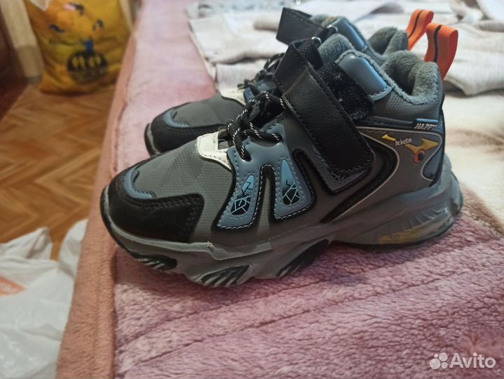 Продам обувь на мальчика 28р