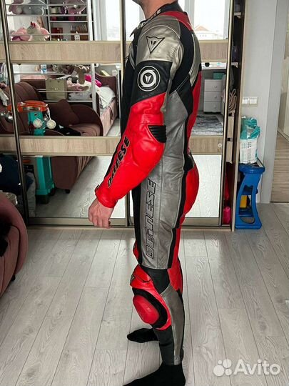 Мотокомбинезон dainese 48размер