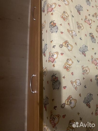 Кроватка для новорожденных с маятником