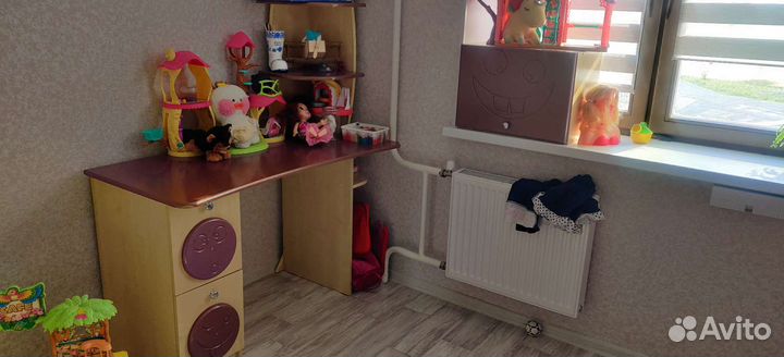 Детский письменный стол