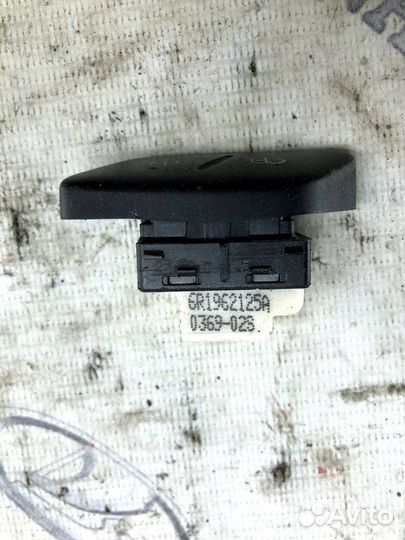 Кнопка центрального замка Volkswagen Polo 5