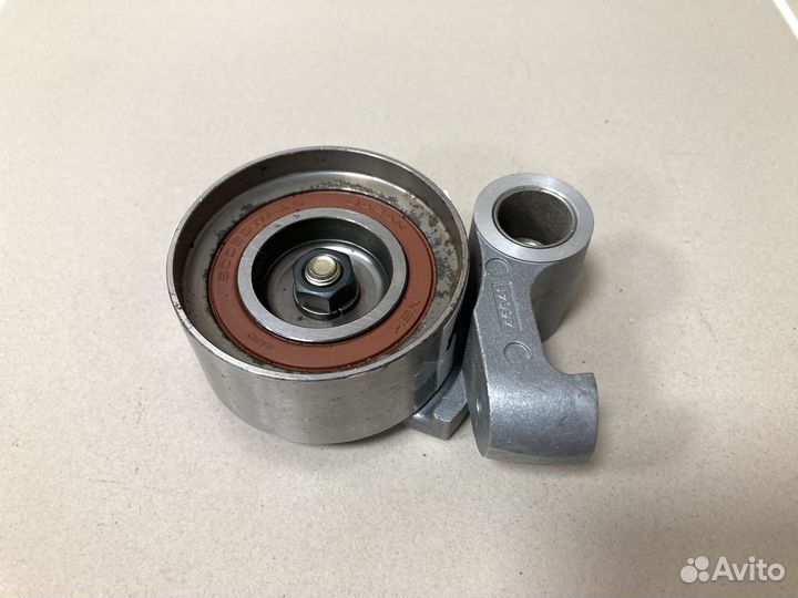 Ролик натяжителя ремня грм Toyota 1350546041 / 031
