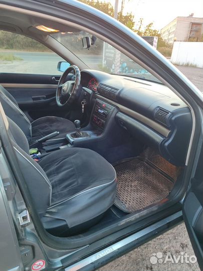 Audi A4 1.6 МТ, 1999, 332 500 км