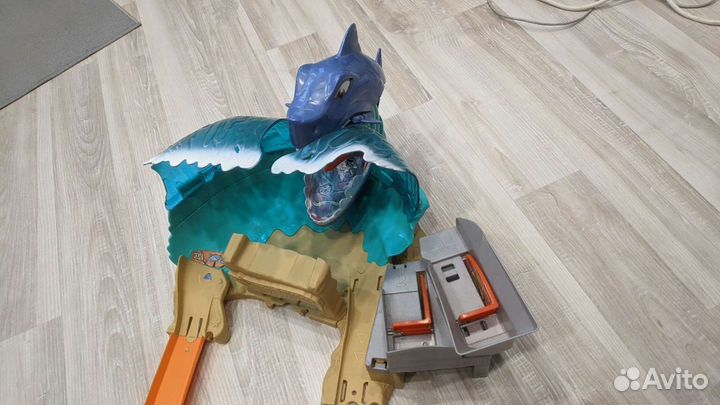 Hot wheels трек акула