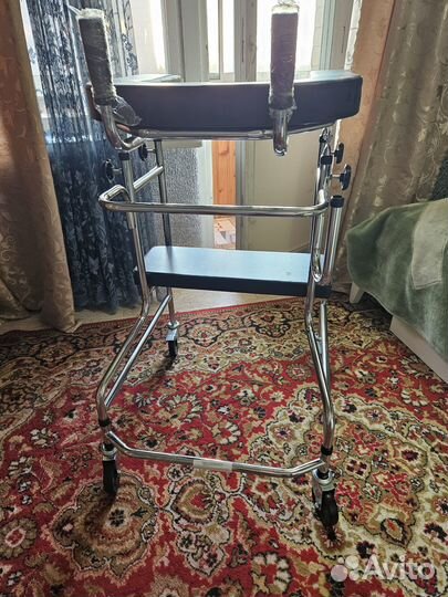 Ходунки для инвалидов на колесах