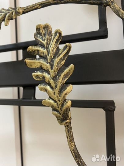 Крест на кладбище