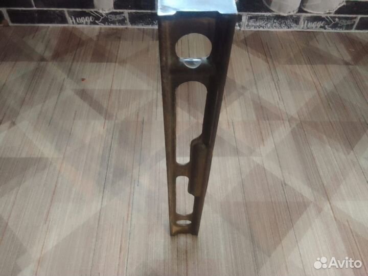 Уровень металлический