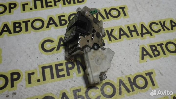 Замок двери передней левой Subaru Impreza II (GD