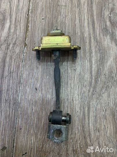 Ограничитель двери передний правый Ford Fusion