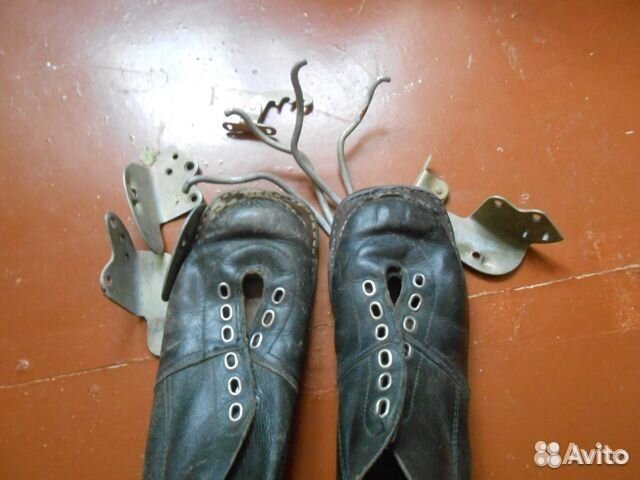 Лыжные палки с ботинками