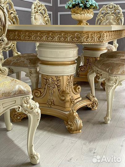 Стол обеденный