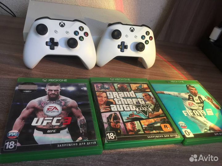 Xbox One s 2 геймпада 1tb