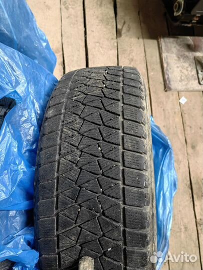 Bridgestone Blizzak DM-V2 225/60 R18