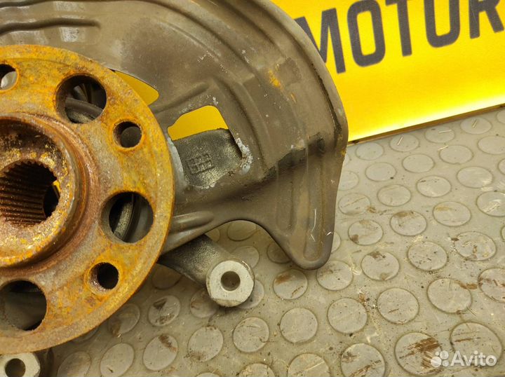 Кулак поворотный передний левый Mercedes-Benz B