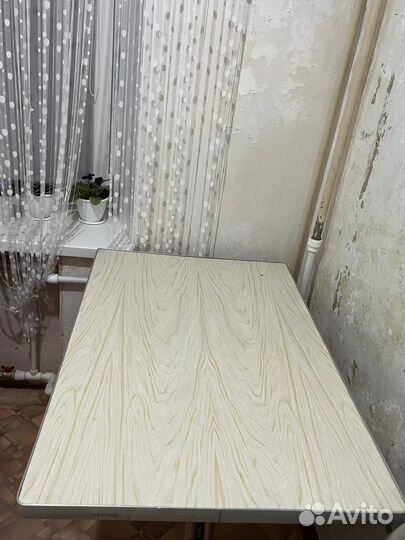 Кухонный стол