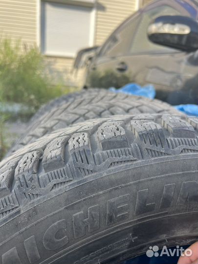 Michelin X-Ice North 4 215/65 R16