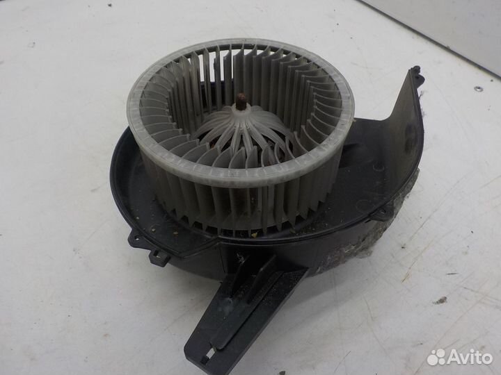 Мотор печки Skoda Rapid 2013