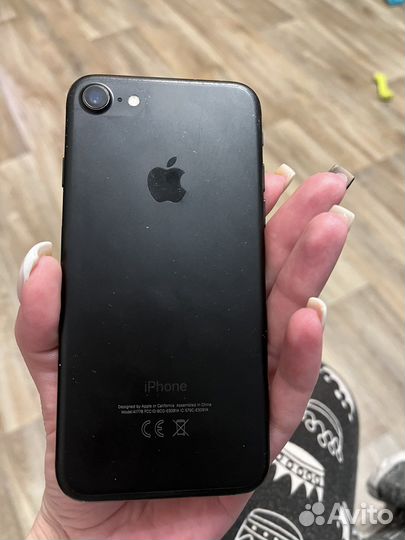 Телефон iPhone 7