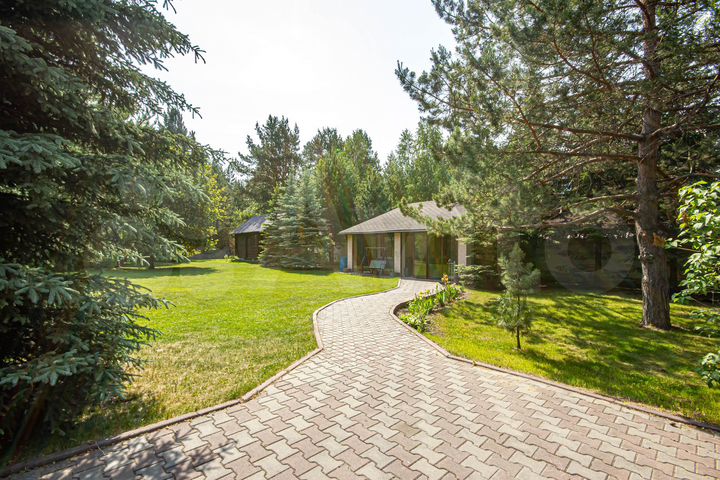 Коттедж 308 м² на участке 22 сот.