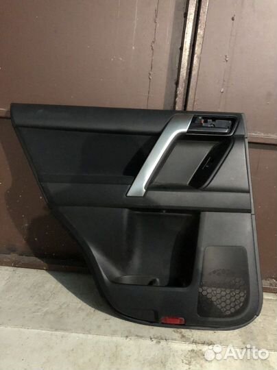 Обшивка двери задняя левая prado 150