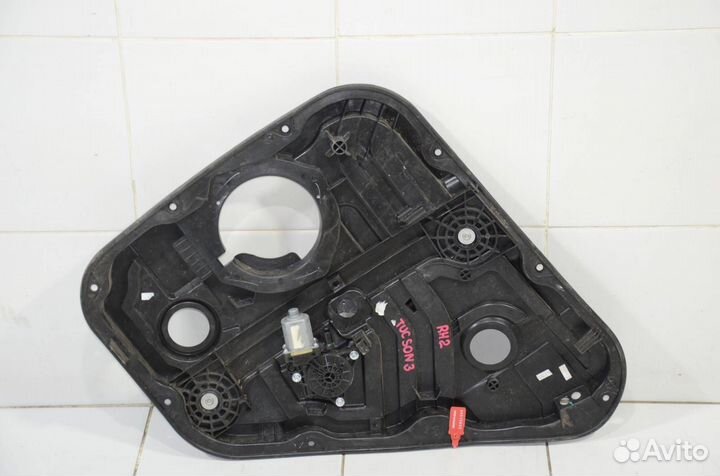 Стеклоподъемник задний правый Hyundai Tucson TL