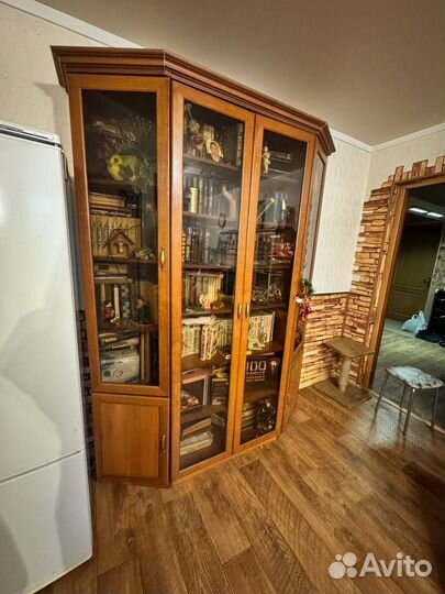 Продам книжный шкаф