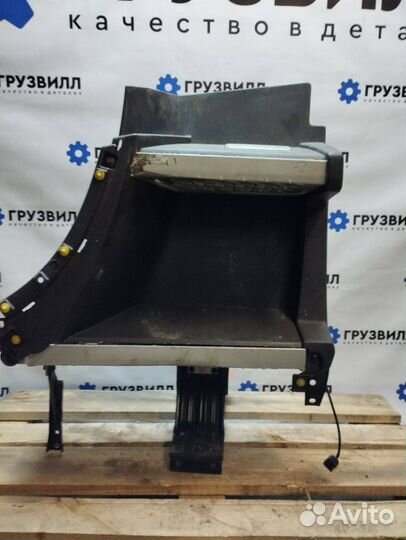 Подножка кабины левая Volvo FH4 82142327