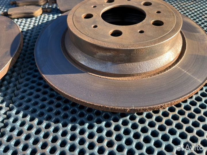 Диск тормозной (+колодки) volvo S60 задний Volvo