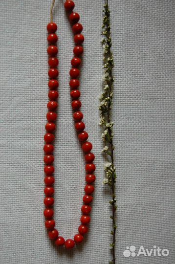 Бусины из синтетического коралла