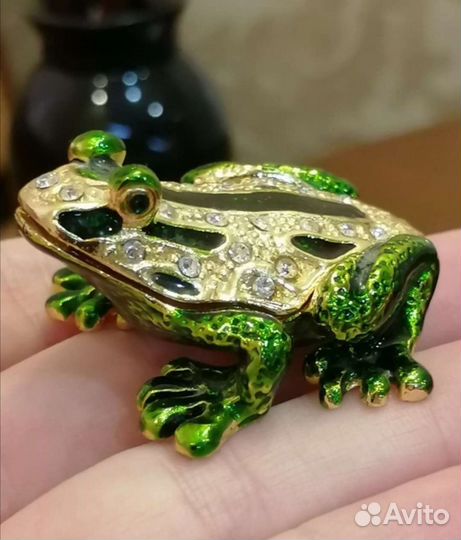 Фигурка шкатулка с Кристаллами Лягушка