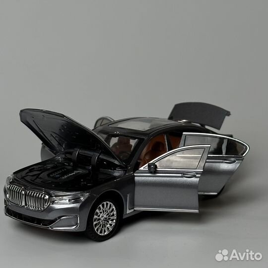 Модель машины 1:24 BMW 7 бмв 7