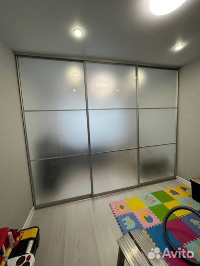 Стеклянная перегородка