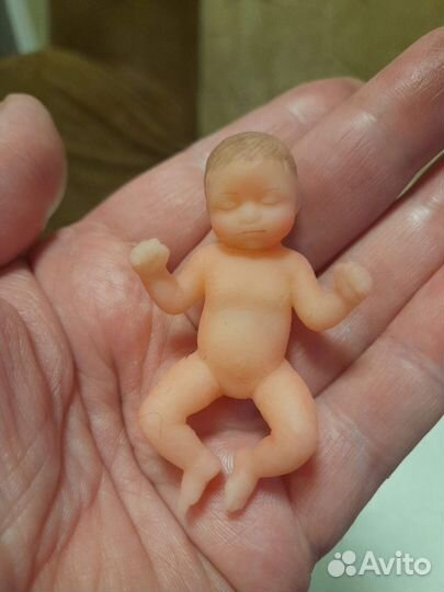 Пупсик из набора zuru 5 surprise Mini baby