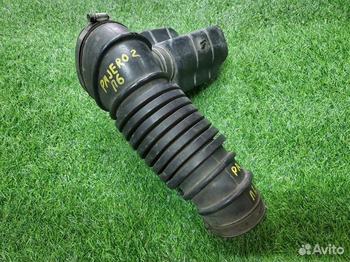 Патрубок воздушного фильтра Mitsubishi Pajero 2