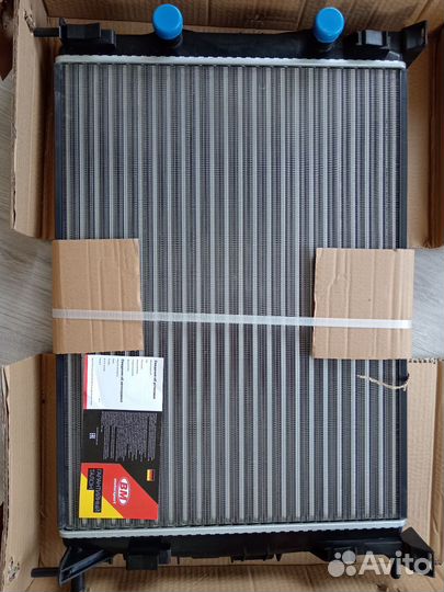 Радиатор охлаждения двигателя на renault megane 2