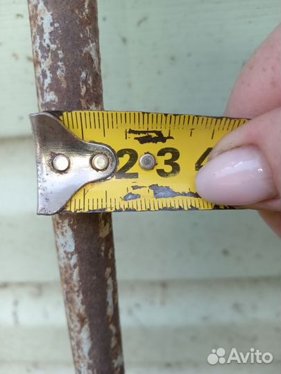 Лестница, труба, баллон газовый