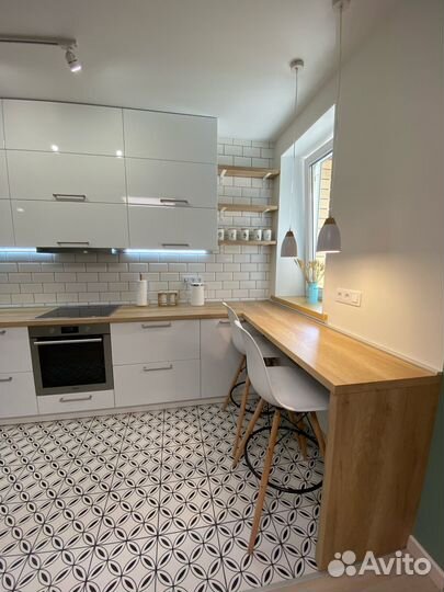 Угловая кухня под потолок на заказ