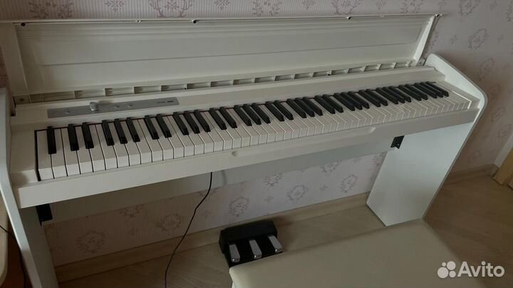 Клавишный инструмент korg LP-180 белый со стулом