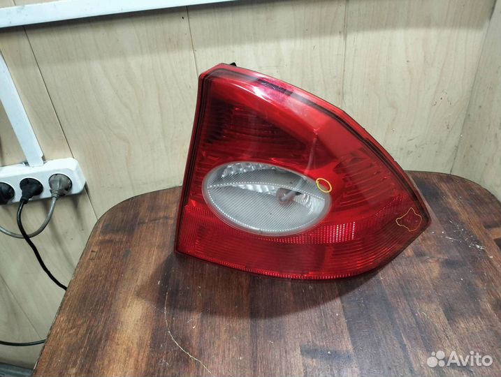 Фонарь задний правый Ford Focus 2 2007