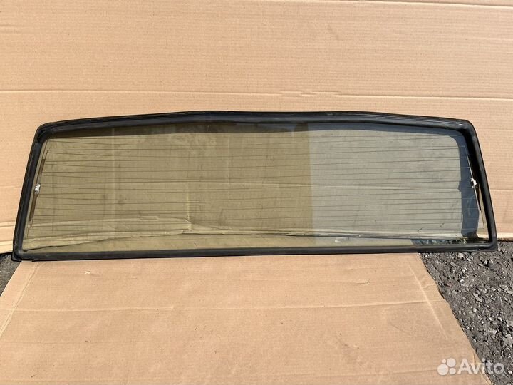 Заднее стекло Nissan Navara d22 2004г