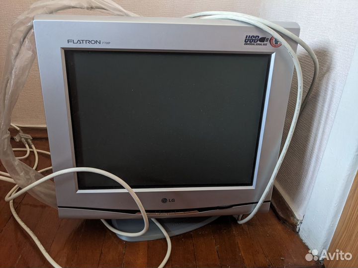 Монитор LG Flatron F700P