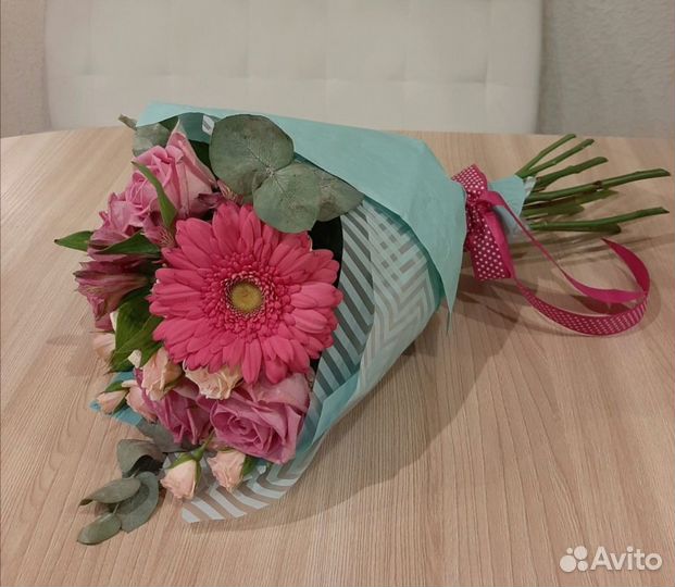 Букеты из кустовых роз, орхидей, пионов