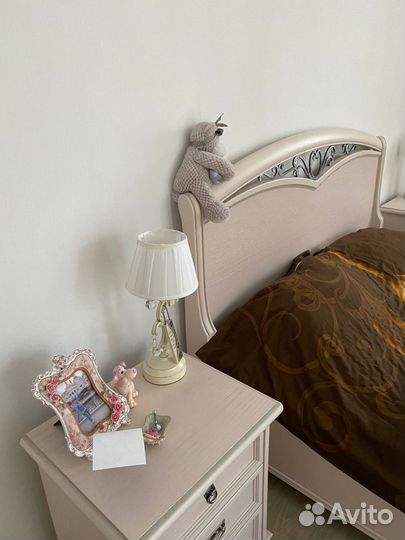 Люстра,бра, настольная лампа, гардины